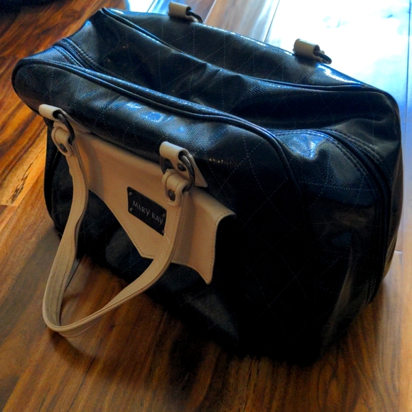 Mary Kay Duffle Bag - Picture 1 of 3